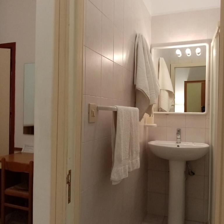 Ariston Petit Hotel - Camera Matrimoniale Economy - 3