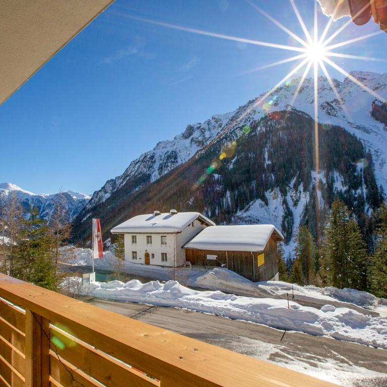 Landhaus Paradies Samnaun Spiss - Deluxe Doppelzimmer mit Balkon - 1
