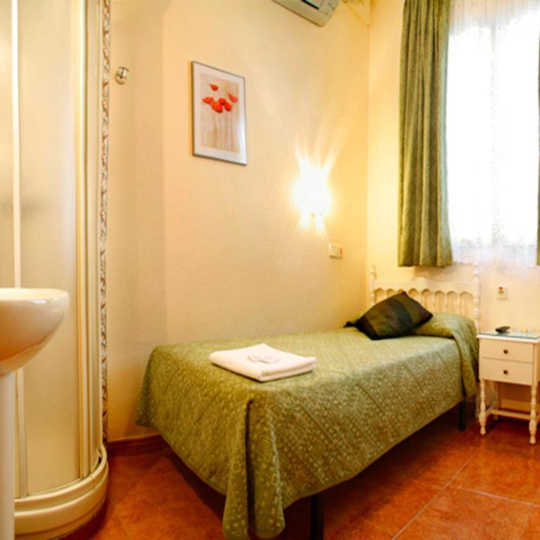 Hostal Los Alpes - Single Room with Shared Toilet - 1
