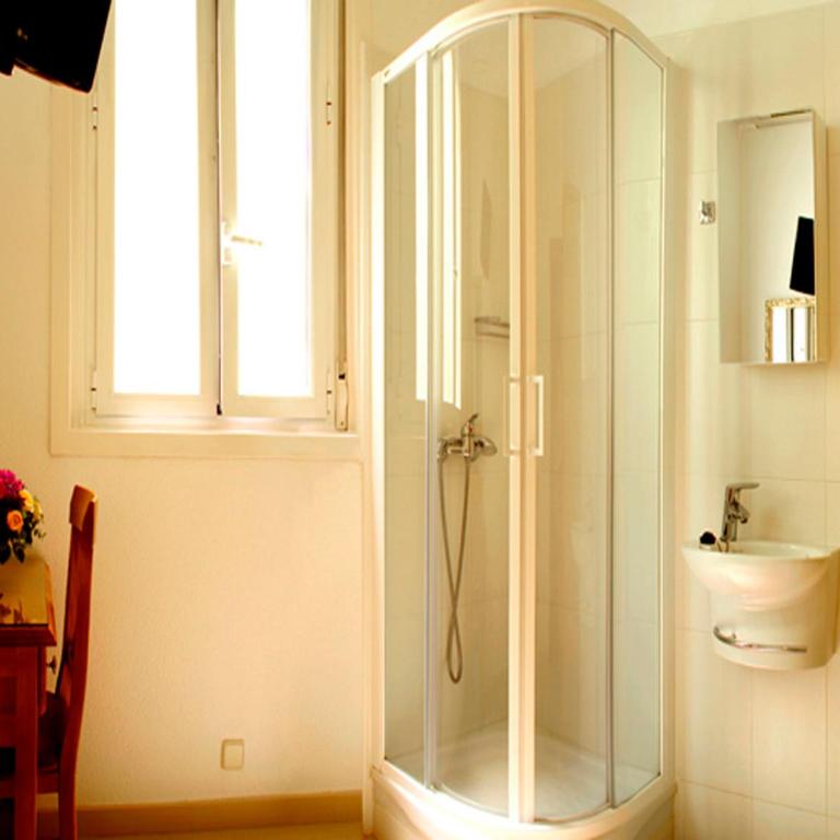 Hostal Los Alpes - Single Room with Shared Toilet - 13