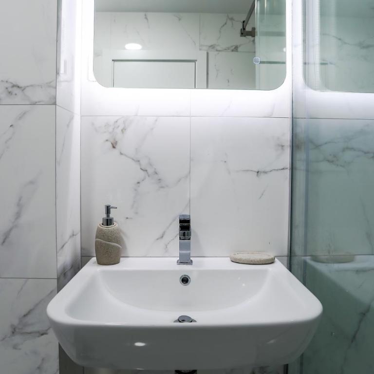 Montesun Boka Apartments - Two-Bedroom Apartment - 28