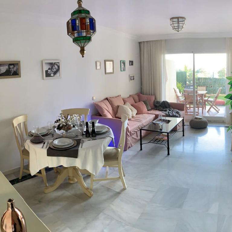 The Famous Home - Apartamento con vistas a la piscina - 5