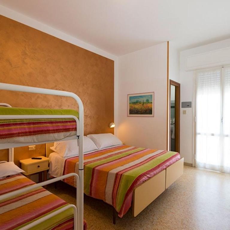 Hotel Cosmos - Camera Tripla - 1