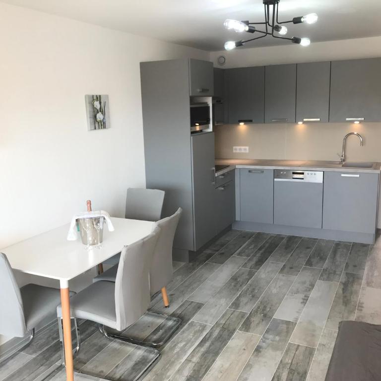 Appartement 2 pieces, renove, 2 piscines+tennis, mer, climatisation - Appartement Deluxe - 6