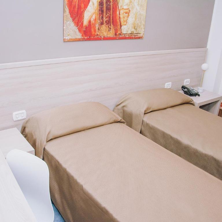 Hotel Piccolo Sogno - Camera Matrimoniale/Doppia con Letti Singoli con Bagno Privato - 16