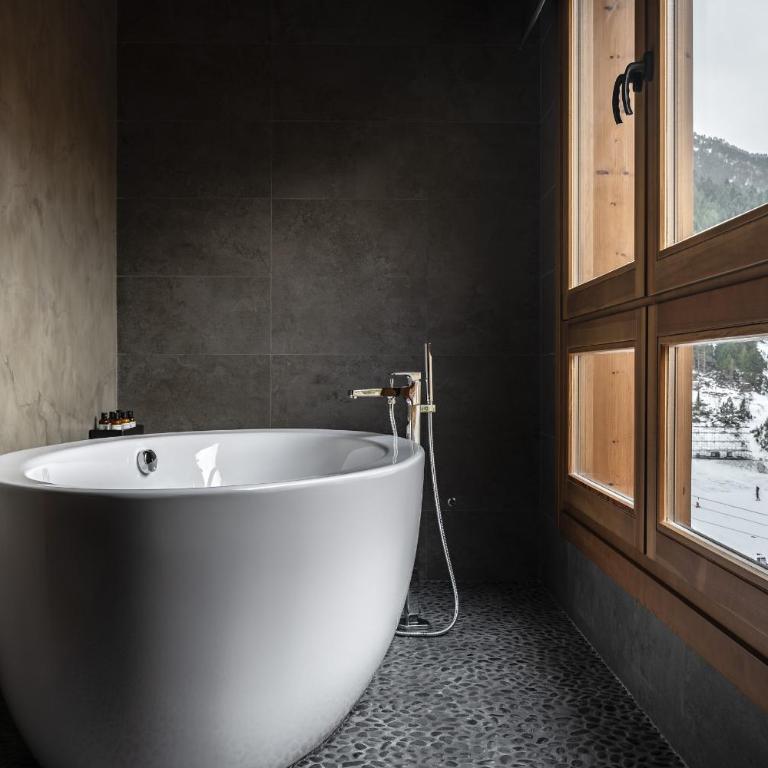 Sport Hotel Hermitage & Spa - Apartamento con vistas a las montañas - 1