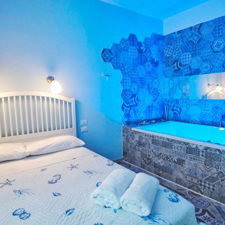 Nereidi Suites - Camera Queen con Vasca Idromassaggio - 2