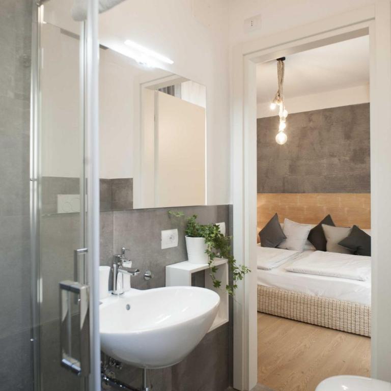 Sleep In Udine - Chambre Double avec Salle de Bains Privative - 3