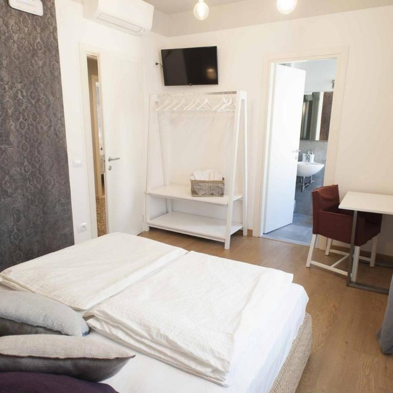 Sleep In Udine - Chambre Double avec Salle de Bains Privative - 3