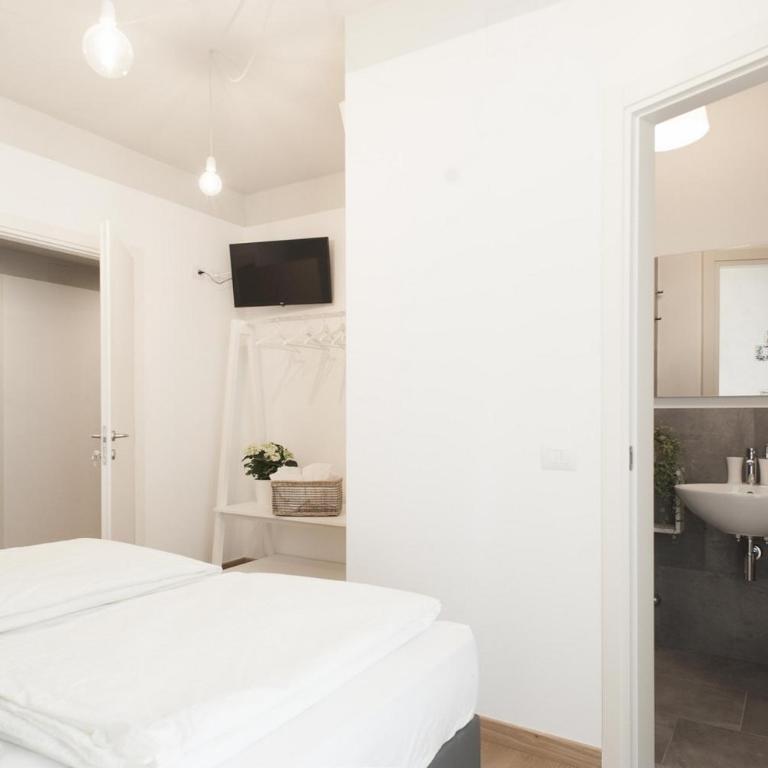 Sleep In Udine - Chambre Double avec Salle de Bains Privative - 4