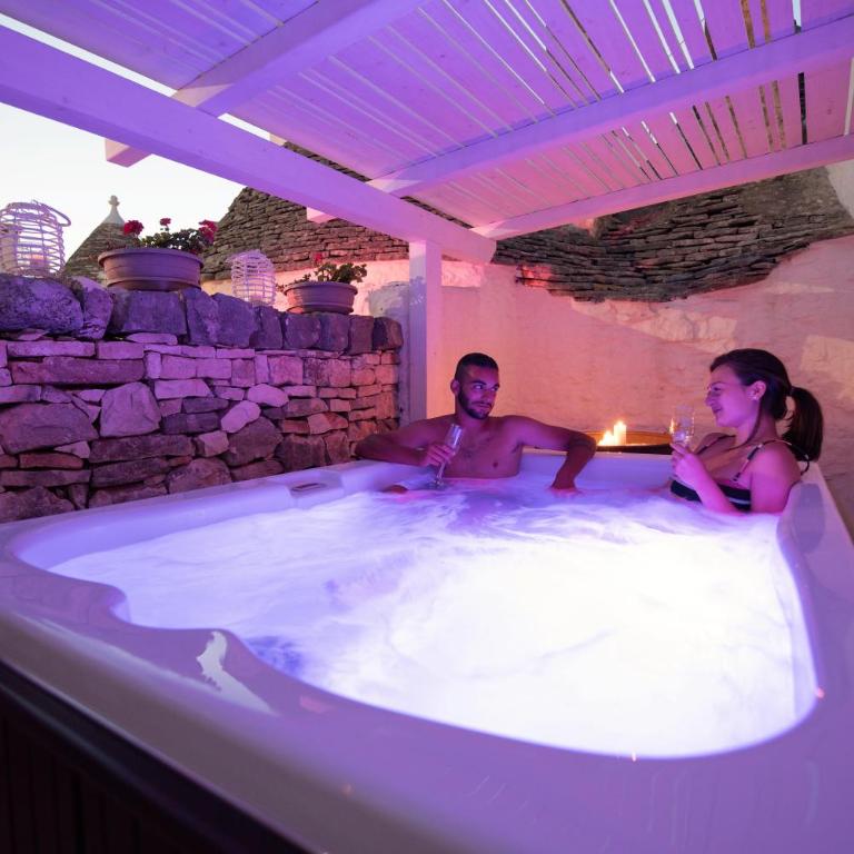Trulli Holiday Deluxe & Wellness - Suite con Vasca Idromassaggio - 7