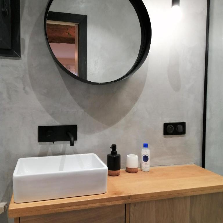 Le Petit Studio - 15 m2 - Centre Ville - Sorgue à 50 m - Estudio Superior - 17