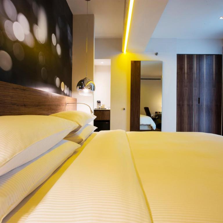 Krystal Urban Guadalajara - Habitación Estándar - Cama extragrande - 3