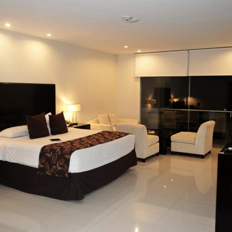 Sun Hotel - Habitación con cama extragrande y vistas a la piscina - 4