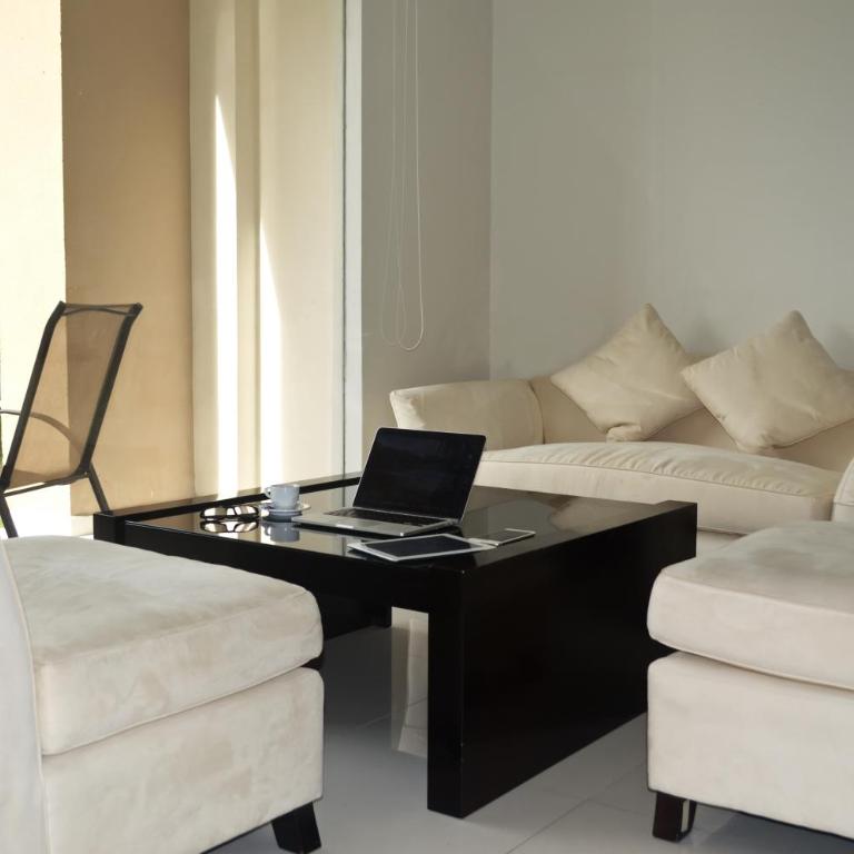 Sun Hotel - Habitación Premium con acceso a la piscina - 1 cama extragrande - 3