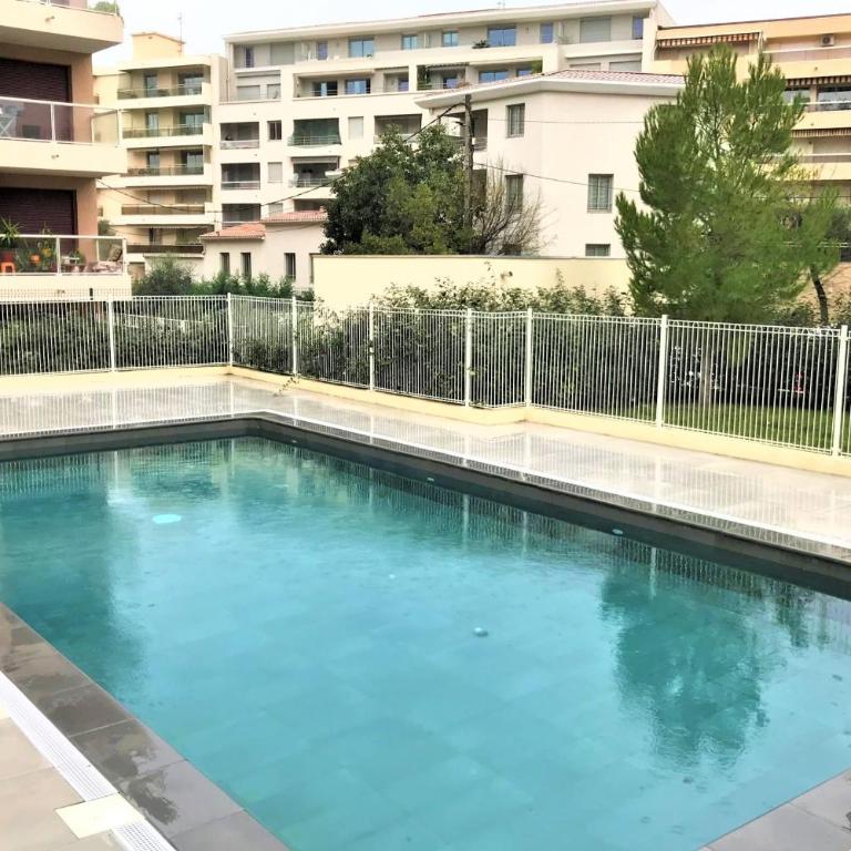 Centre Juan les Pins 1 bedroom with AC, swimming pool and parking - Appartamento - 26