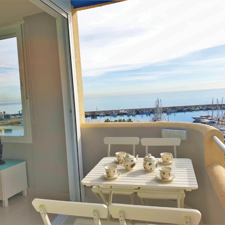 FABULOUS APARTMENT IN FRONT OF SEA & MARINA WITH INCREDIBLE VIEWS - Apartamento de 2 dormitorios - 2