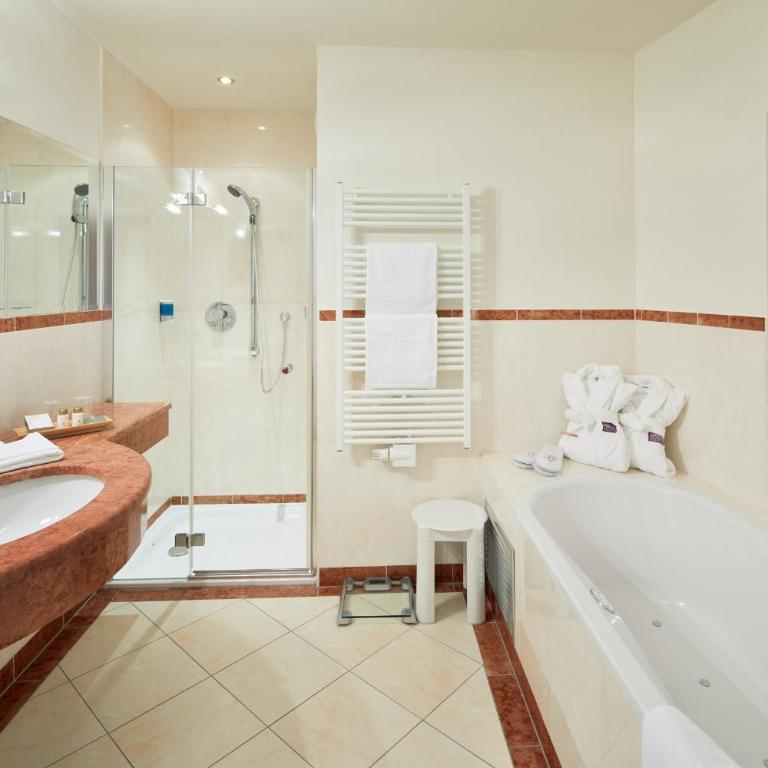 Hotel Barbarahof 4 stars Superior Adults Only "soft" from 10 years Summercard included - Hochzeitssuite mit Balkon - 5