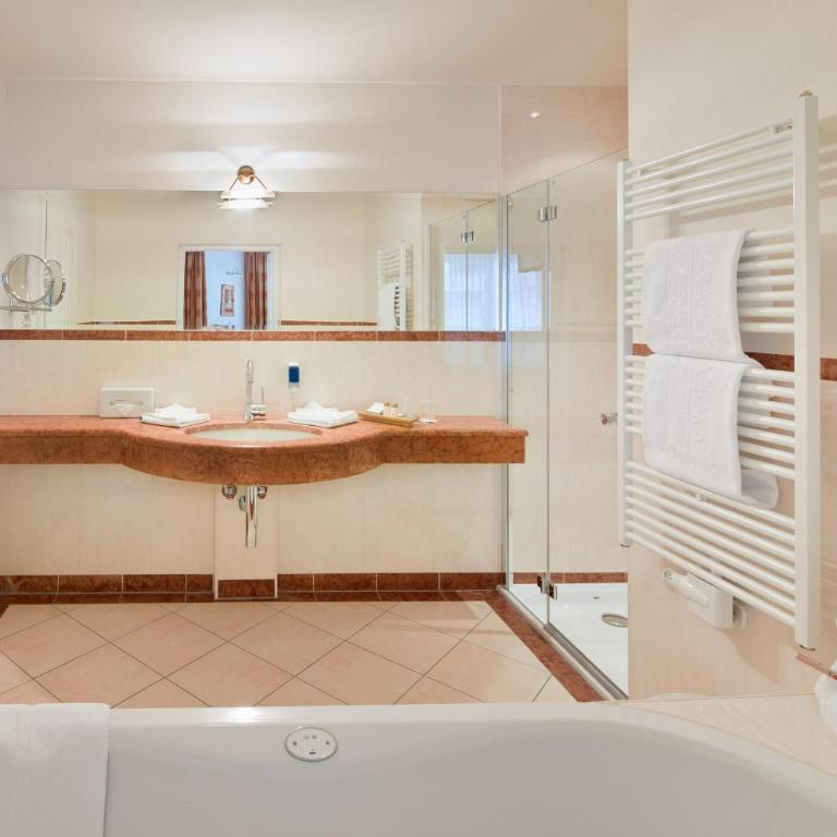 Hotel Barbarahof 4 stars Superior Adults Only "soft" from 10 years Summercard included - Hochzeitssuite mit Balkon - 8