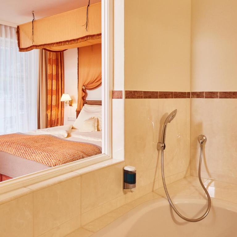 Hotel Barbarahof 4 stars Superior Adults Only "soft" from 10 years Summercard included - Hochzeitssuite mit Balkon - 11