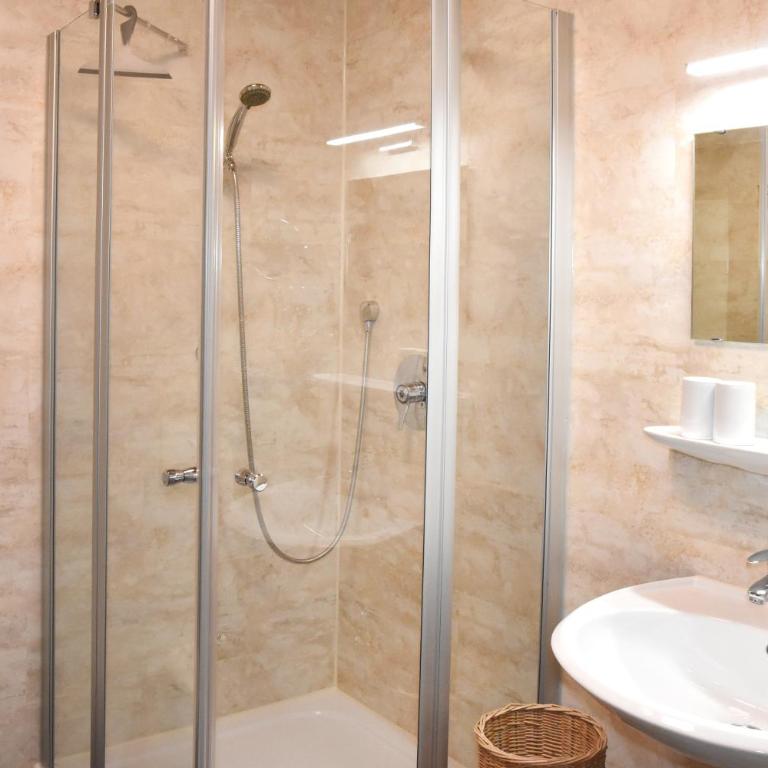 Appartementhaus Manhard - Apartment with Balcony - 4