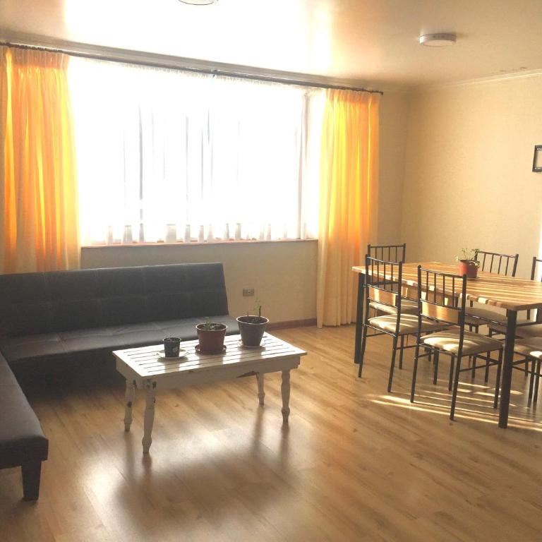 Departamento completo 70 mts2 (2 habs + 2 futones) - Centro Tomé - 6 personas max - Edificio Don Francisco - Two-Bedroom Apartment - 1