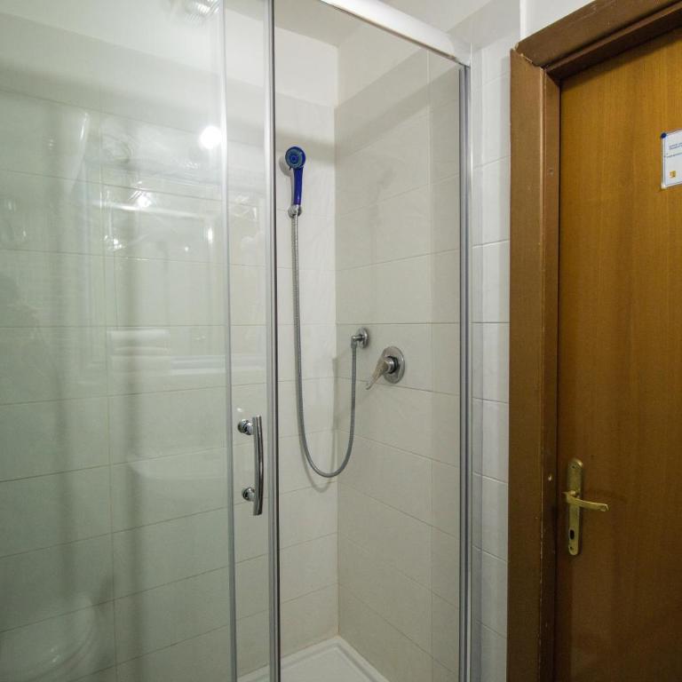 Aquarium Termini - Camera Familiare con Bagno Privato - 11