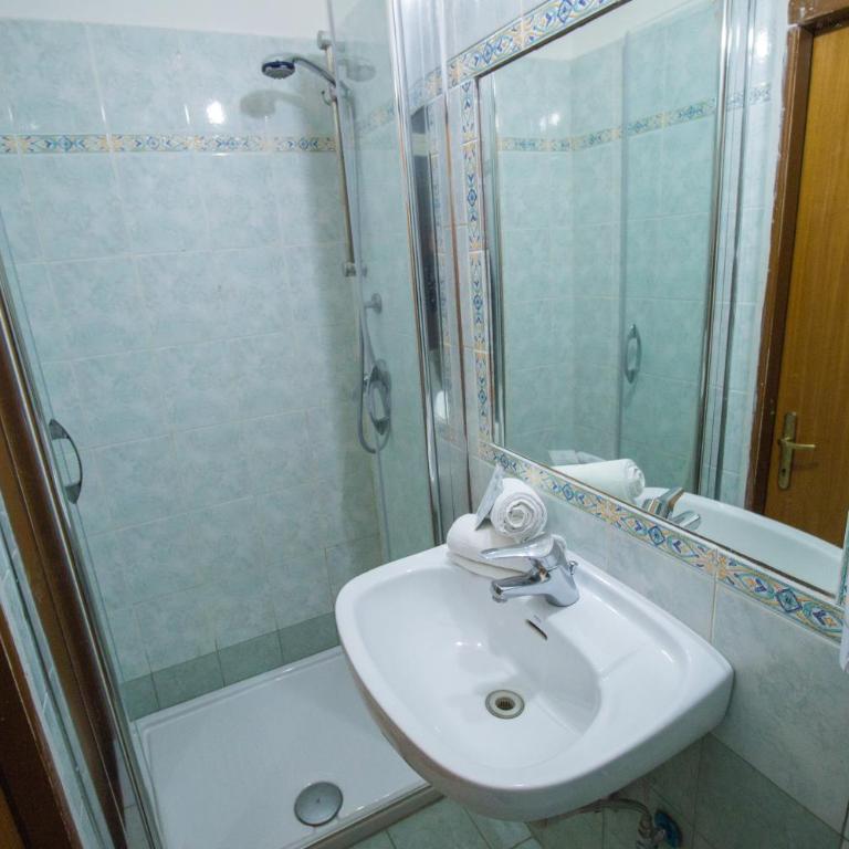 Aquarium Termini - Camera Tripla con Bagno Privato - 11