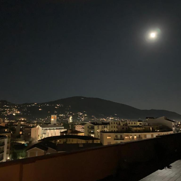 Attico mansardato affacciato sul cuore di Brescia - Two-Bedroom Apartment - 30