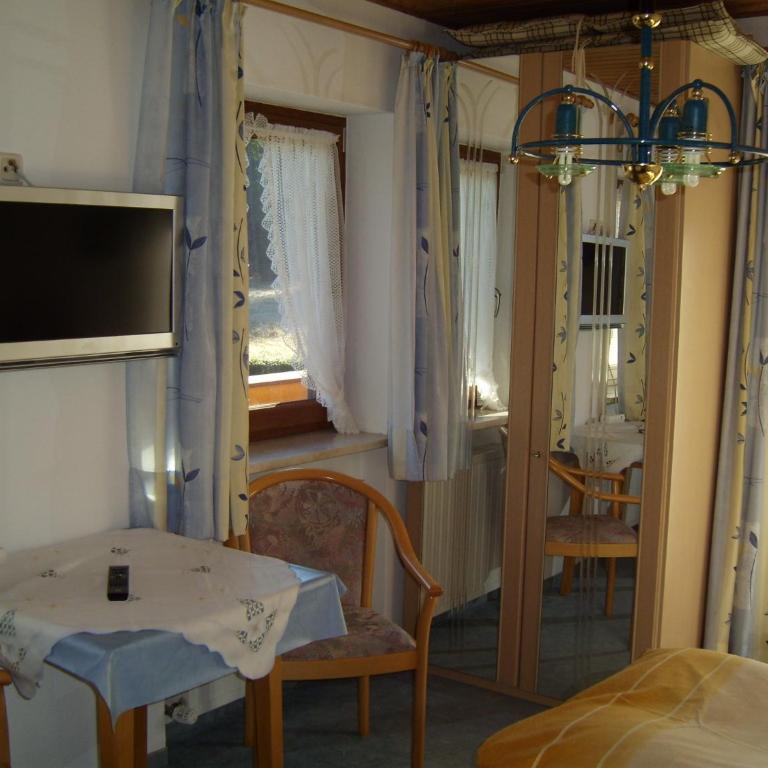 Pension Herzoghäusel - Doppelzimmer mit Balkon - 6