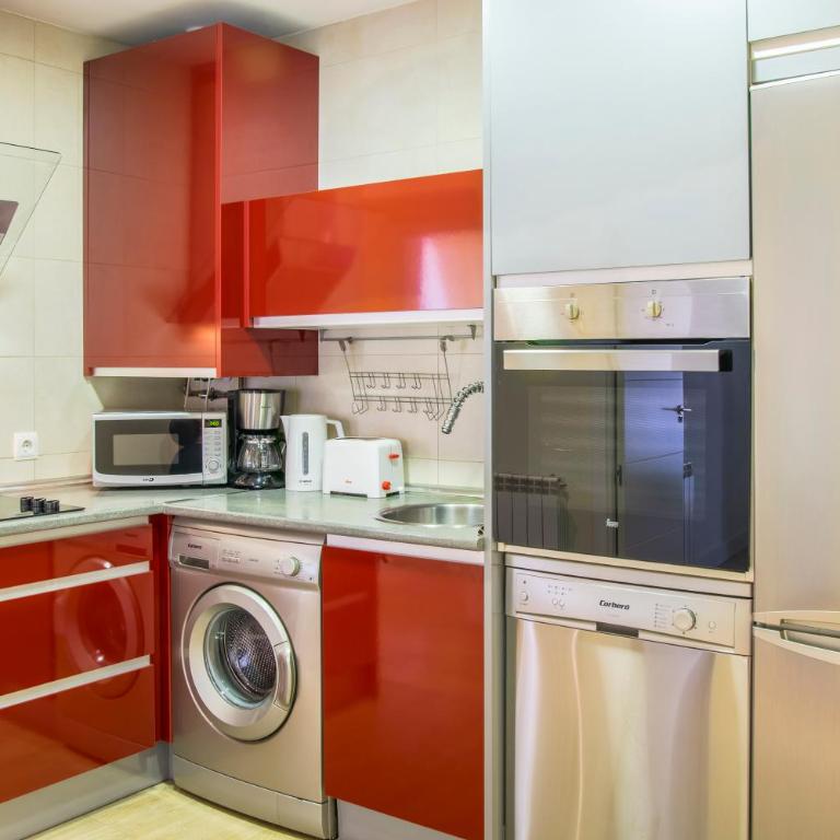 Plaza Madrid Central - Three-Bedroom Apartment - 12