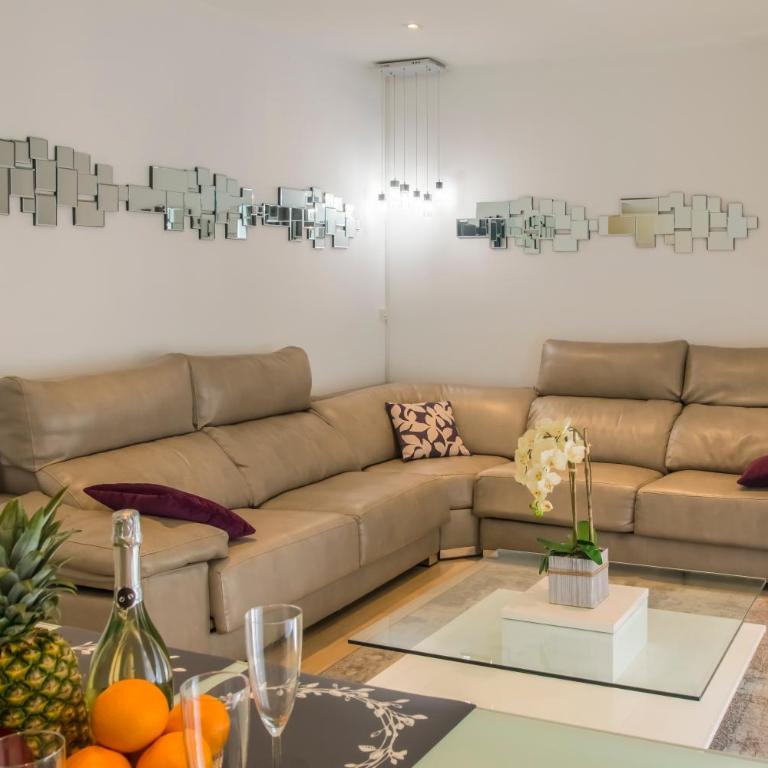 Plaza Madrid Central - Three-Bedroom Apartment - 11
