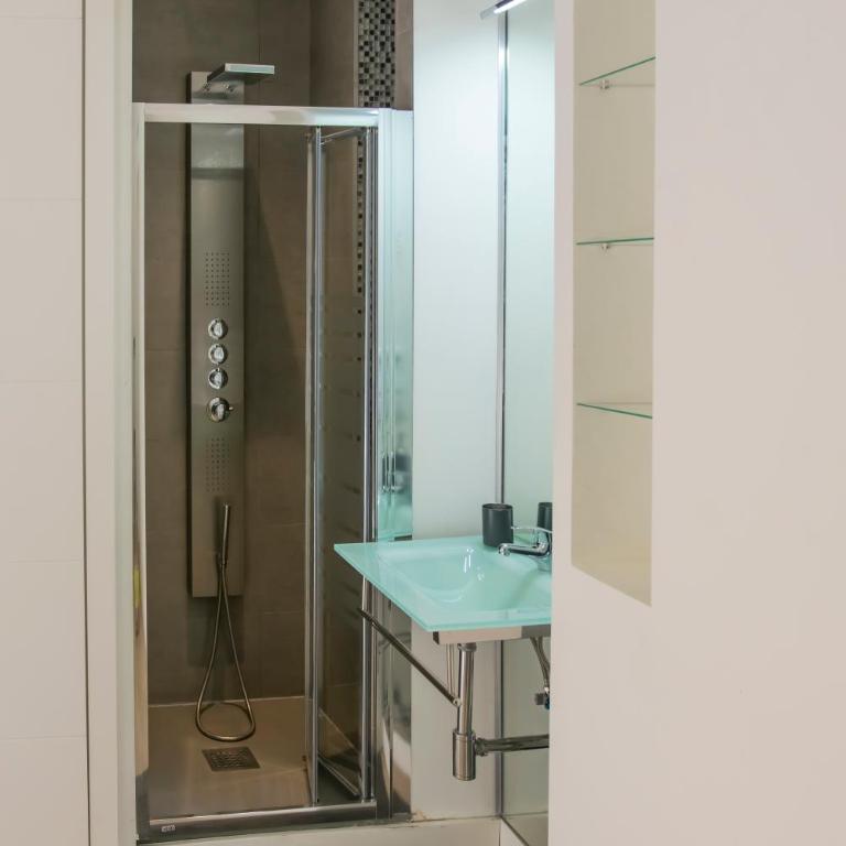 Plaza Madrid Central - Three-Bedroom Apartment - 7