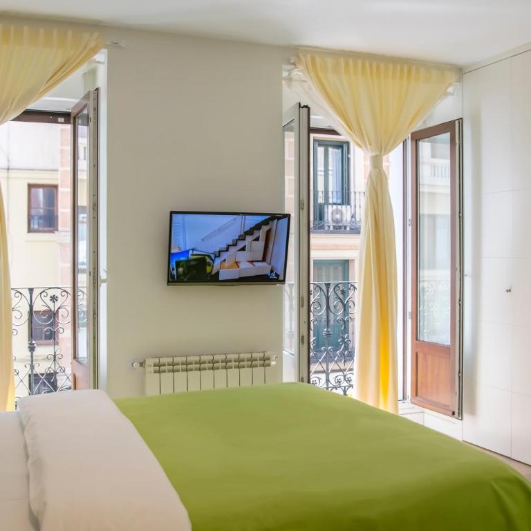 Plaza Madrid Central - Three-Bedroom Apartment - 4