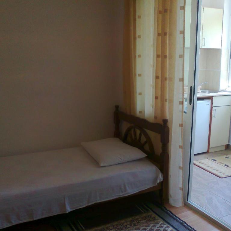 Guesthouse Sinani - Studio with Balcony - 6