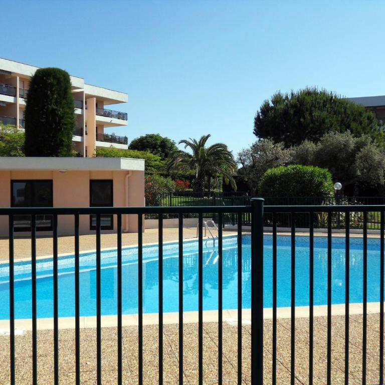 Appartement 3 pieces, refait a neuf, haut standing, piscine, mer a pieds - Appartement 2 Chambres - 31