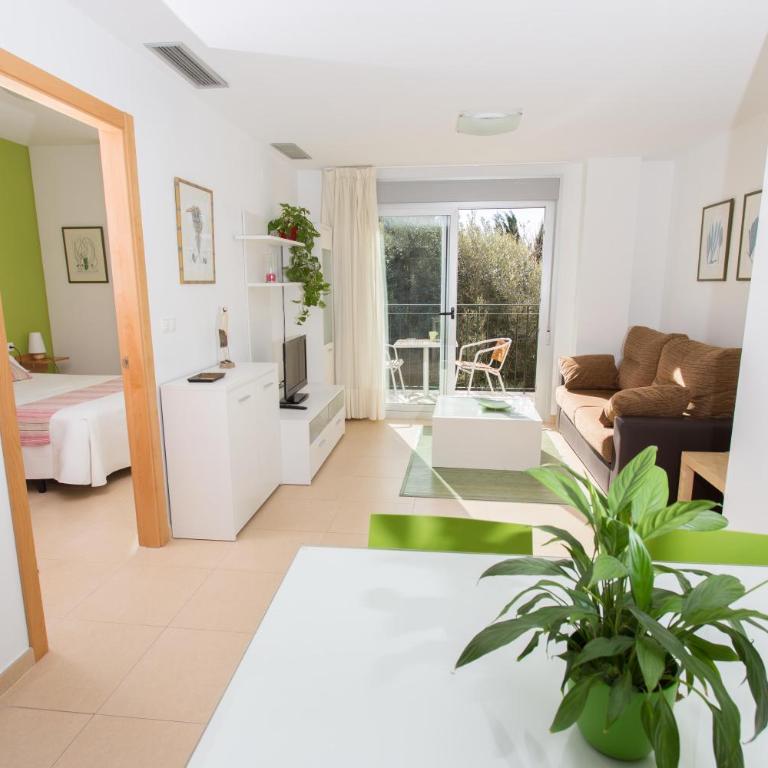 Apartamentos El Palmeral de Madaria - Family Apartment with Terrace (2 Adults + 2 Children) - 2