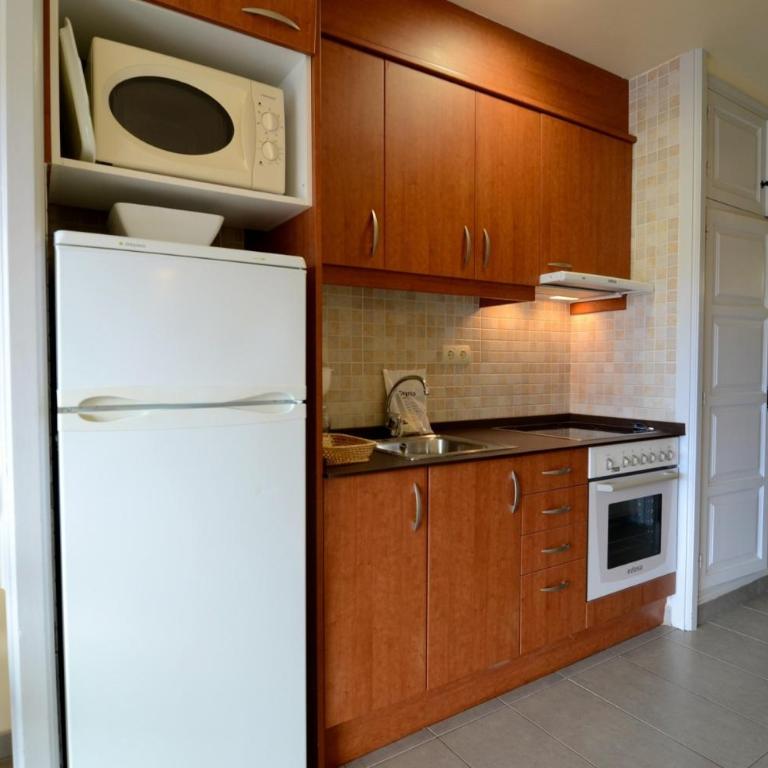 JARDINS DEL MAR 37 - Two-Bedroom Apartment - 13