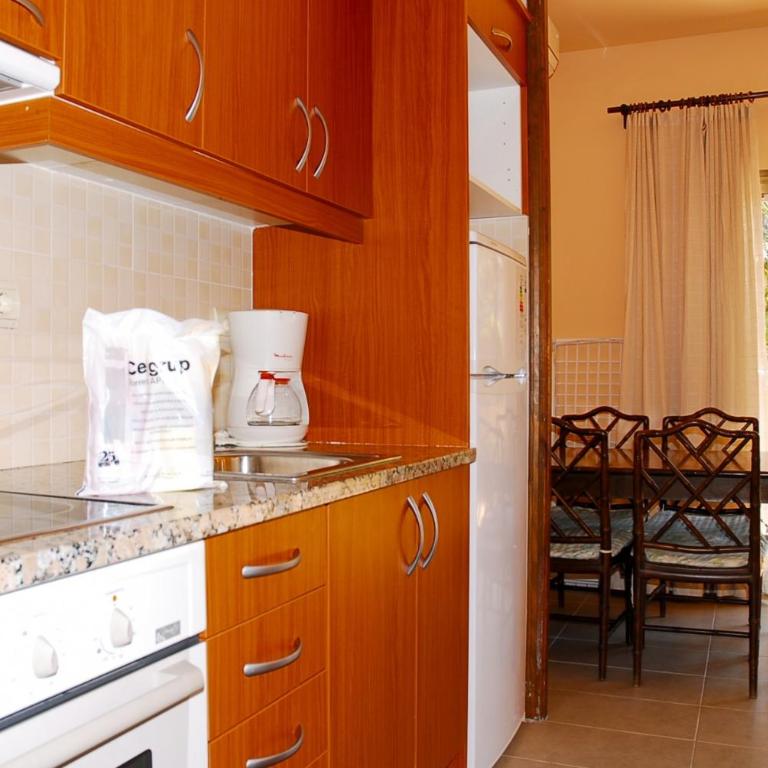 JARDINS DEL MAR 38 - Two-Bedroom Apartment - 11