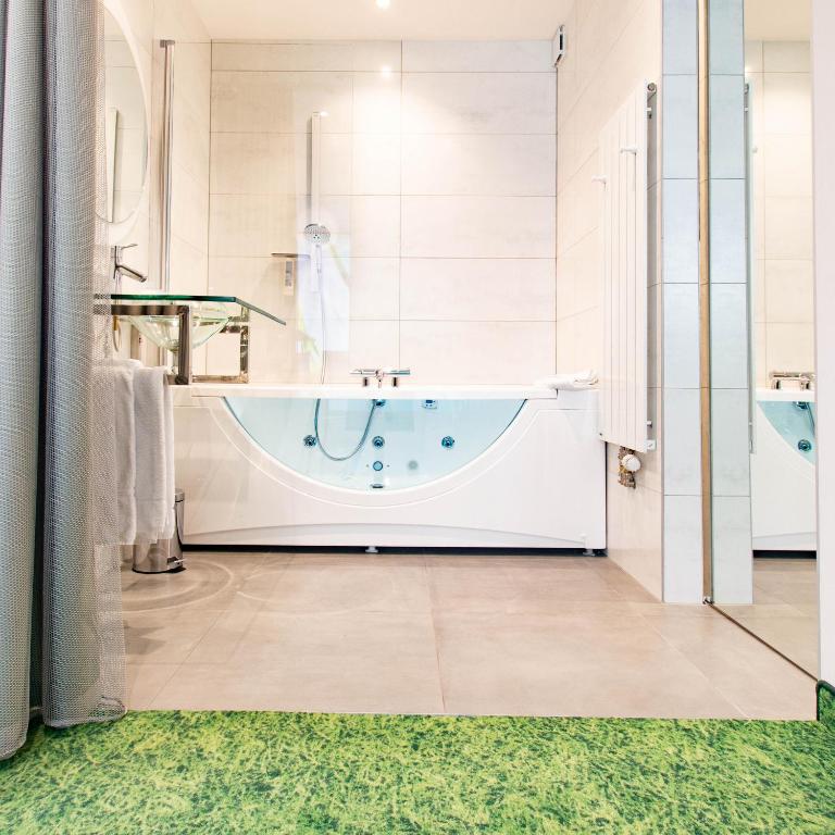 Hotel Beaucour - Chambre de Charme avec Douche ou Baignoire Balnéo - 15
