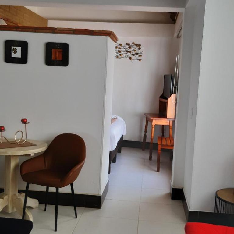 Hotel El Giro - Suite con bañera de hidromasaje y cama grande - 1