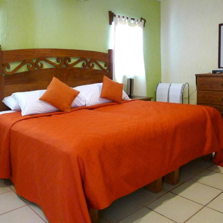 Righetto Vacation Rentals - Izamal Two-Bedroom Apartment (4 Adults) - 21