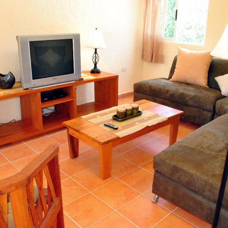 Righetto Vacation Rentals - Izamal Two-Bedroom Apartment (4 Adults) - 7