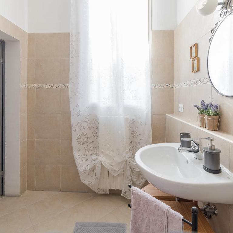 La Colombina - Double Room with Private Bathroom - 8
