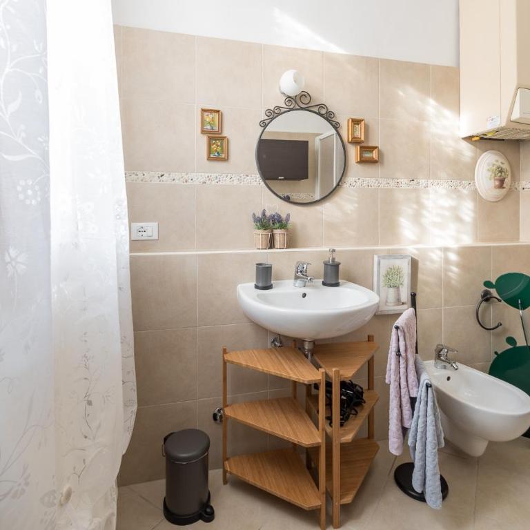 La Colombina - Double Room with Private Bathroom - 7