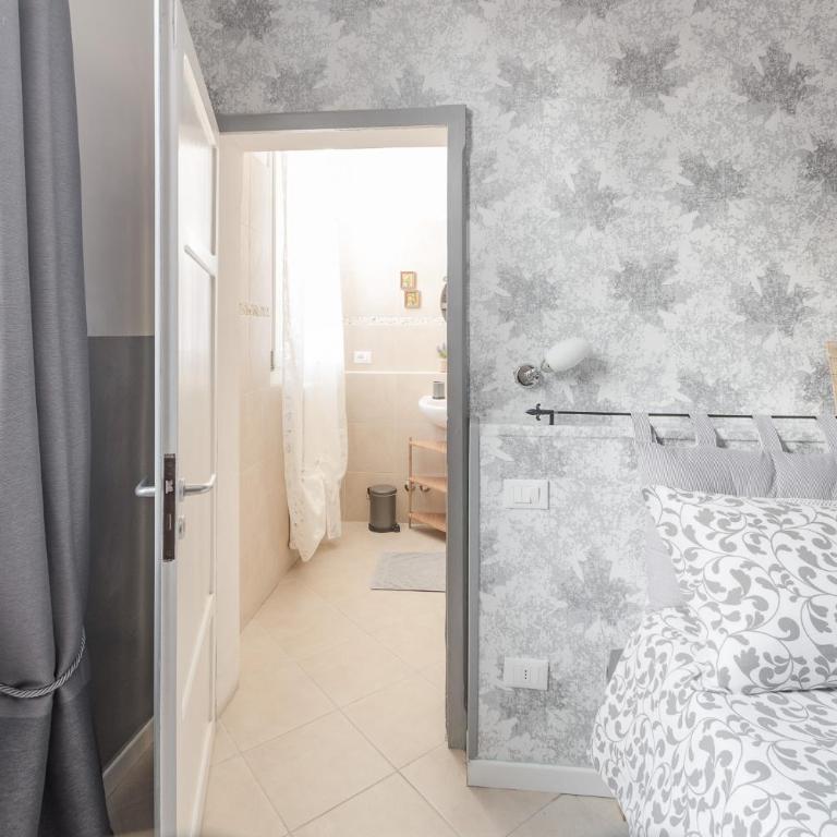 La Colombina - Double Room with Private Bathroom - 4