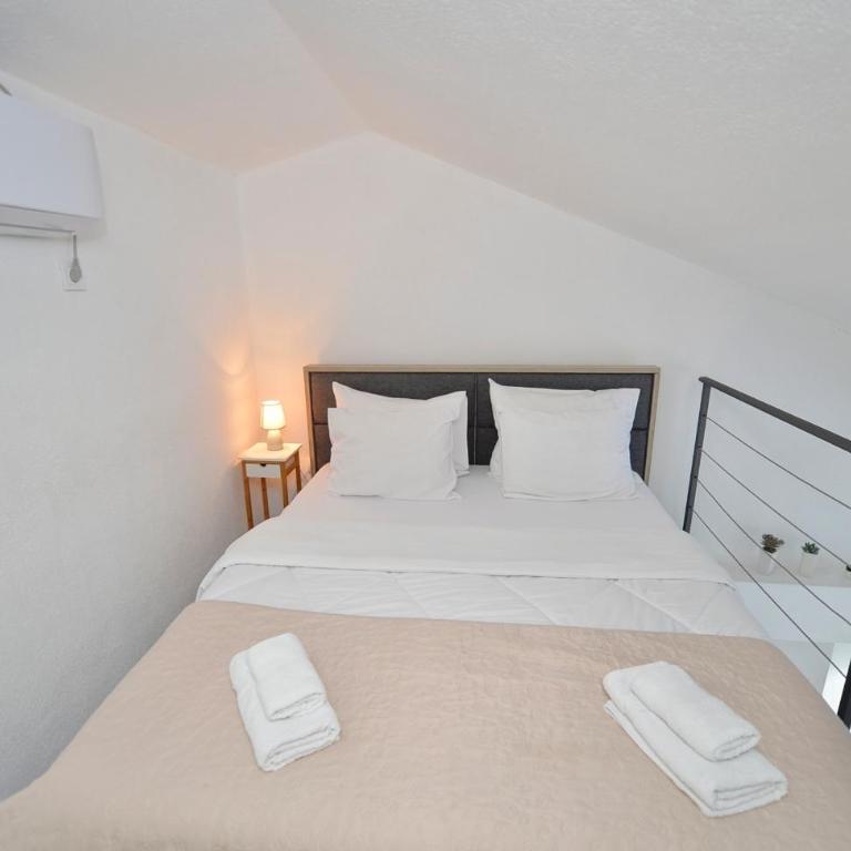 Seafront Apartments House 44 Private Balcony Old Town View - Studio Apartment with Sea View - 16