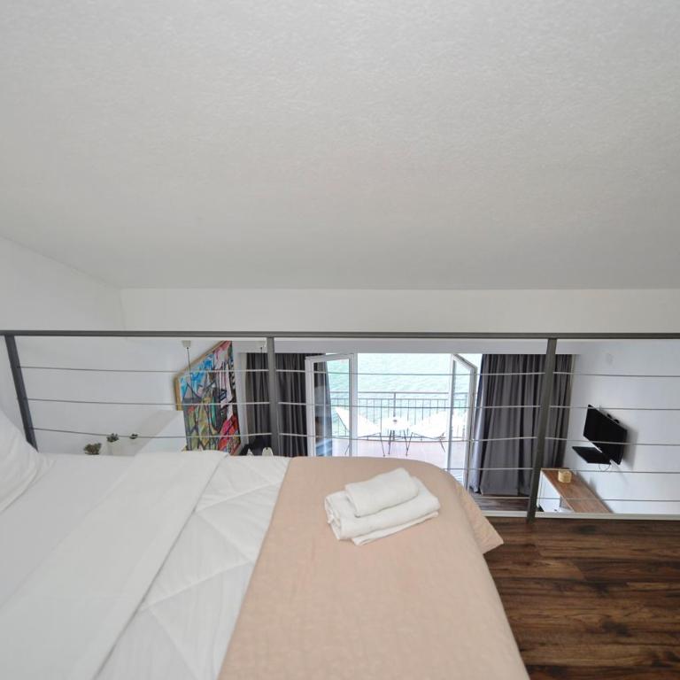Seafront Apartments House 44 Private Balcony Old Town View - Studio Apartment with Sea View - 20