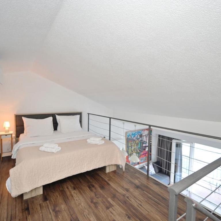Seafront Apartments House 44 Private Balcony Old Town View - Studio Apartment with Sea View - 21