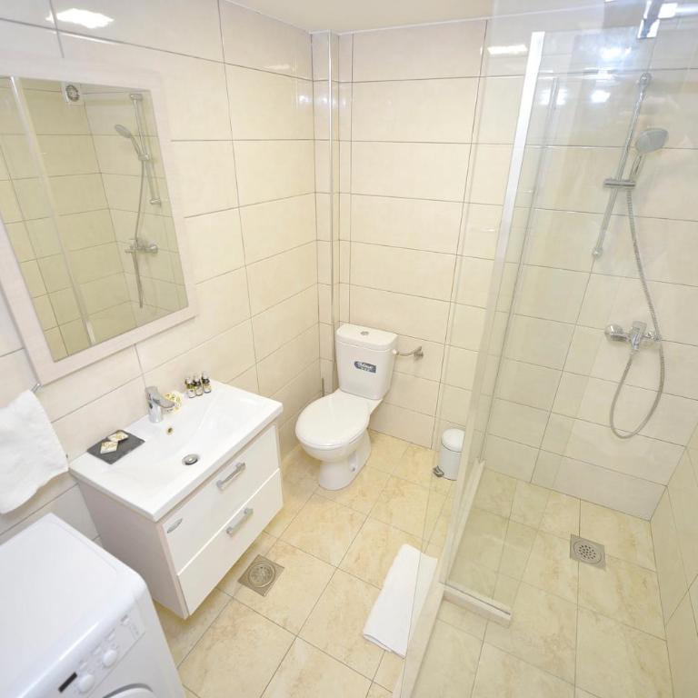 Seafront Apartments House 44 Private Balcony Old Town View - Studio Apartment with Sea View - 14